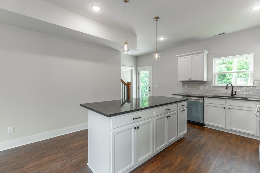 Building Photo - 4654 Heiskell Dr