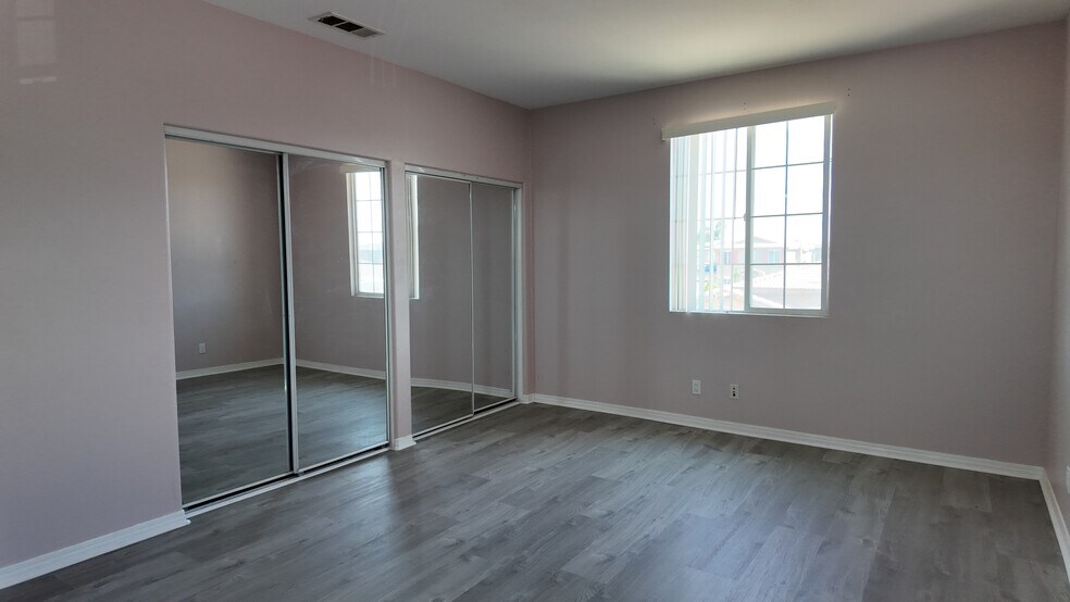 Building Photo - 5769 Paddington Dr