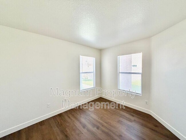 Building Photo - 15854 Pampas Ct