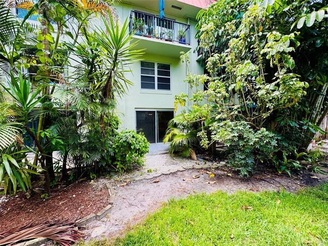 Building Photo - 805 W Oakland Park Blvd