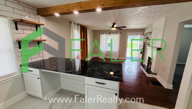 Building Photo - Show-stopping rental available!