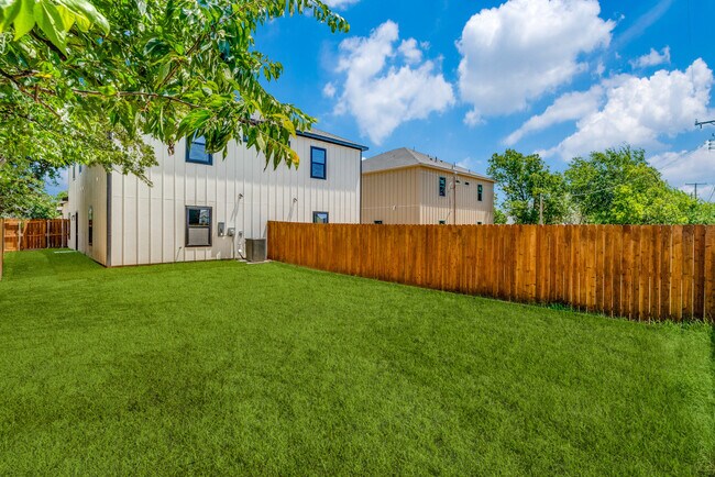 Building Photo - 8011 Doreen Ave