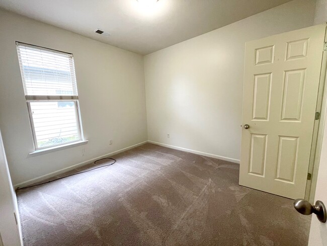 Building Photo - 1091 Washington Dr