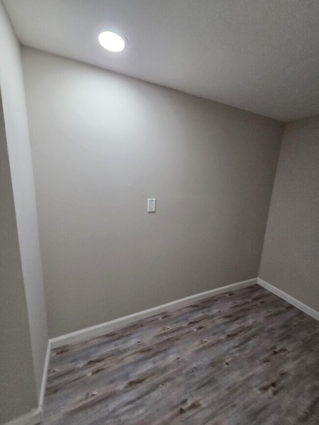 Building Photo - 3818 Everglades Rd