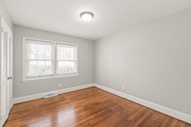 Building Photo - Cute 3-Bedroom Brick Ranch in Oakhurst!