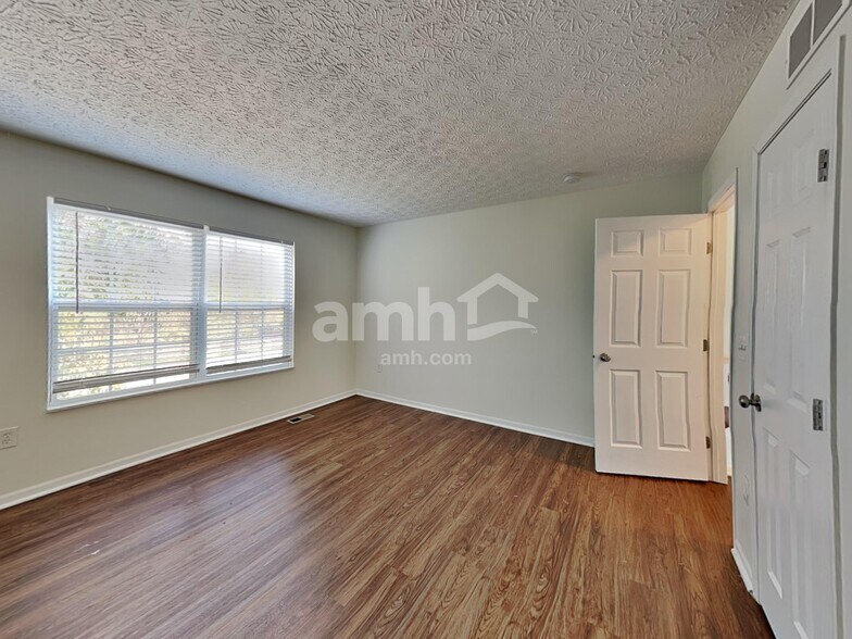 Building Photo - 857 Cedar Run Dr