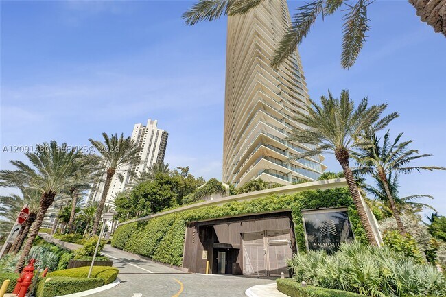 Building Photo - 18975 Collins Ave