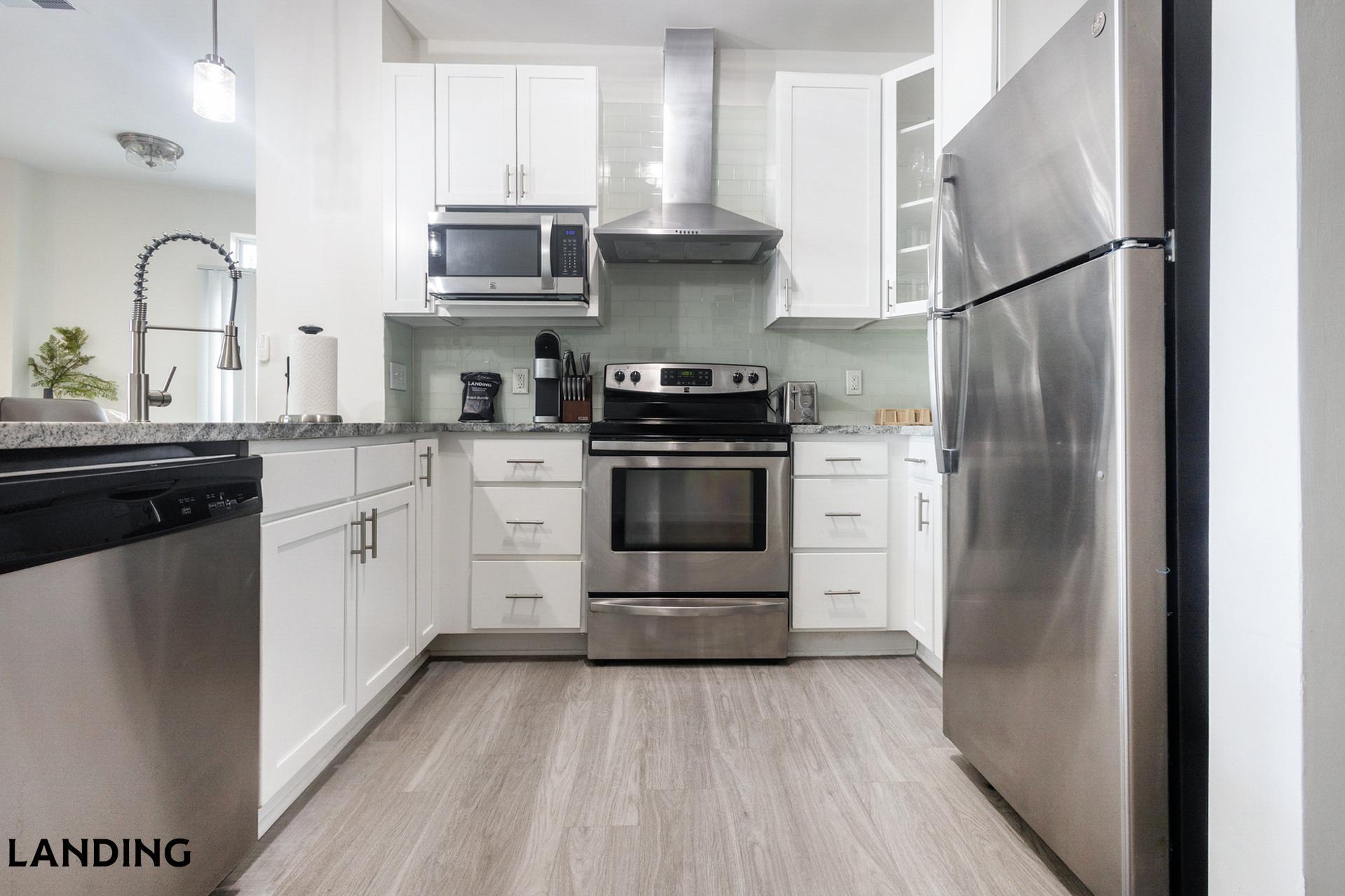 Building Photo - 4921 Pretty Lake Ave