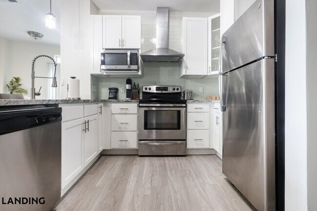 Building Photo - 4921 Pretty Lake Ave