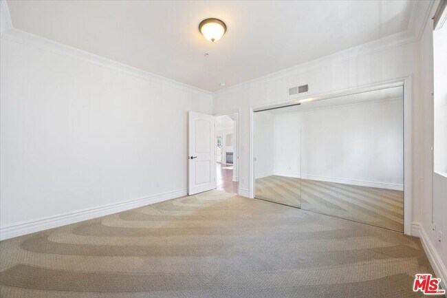 Building Photo - 12026 Hoffman St