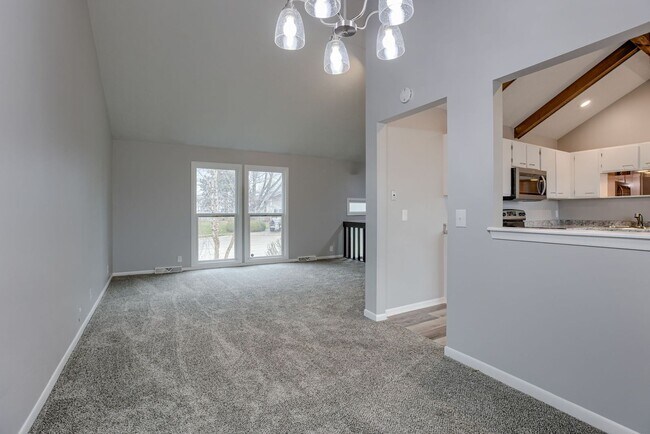 Building Photo - Great 4 Bedroom In Willow Wood!!