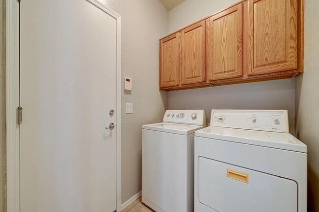 Building Photo - 44811 Paraiso Ln