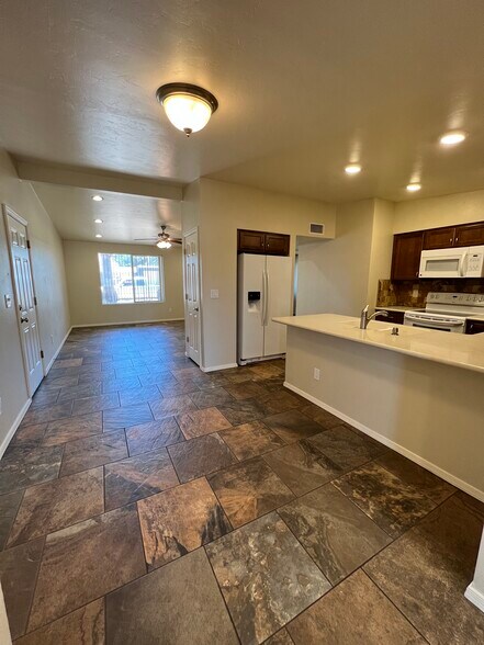 Dining room/Living Room - 607 N De Medici Pl