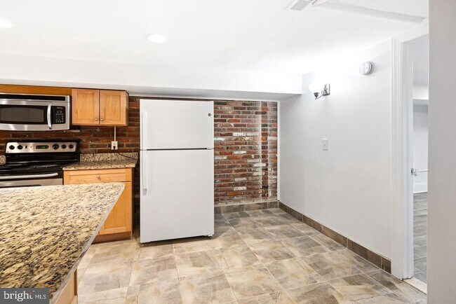 Building Photo - 1305 Spruce St