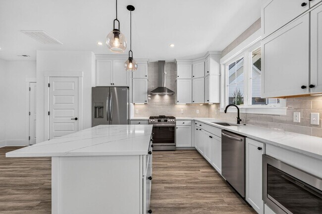 Building Photo - Modern Comfort in the Heart of Johns Island