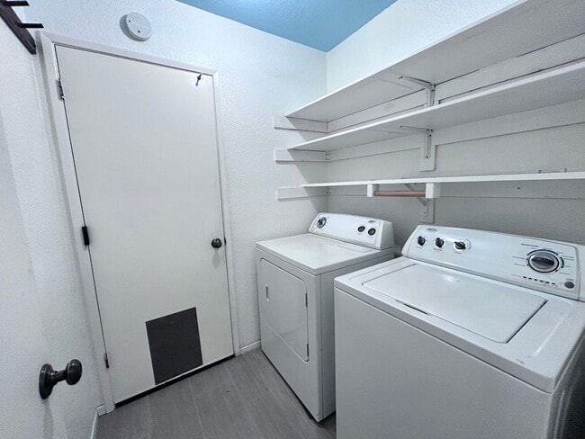 Building Photo - 1/3 OFF ONE MONTH RENT IF APPROVED AND MOVED IN BY 12/25