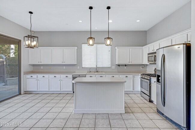 Building Photo - 2236 W Periwinkle Way