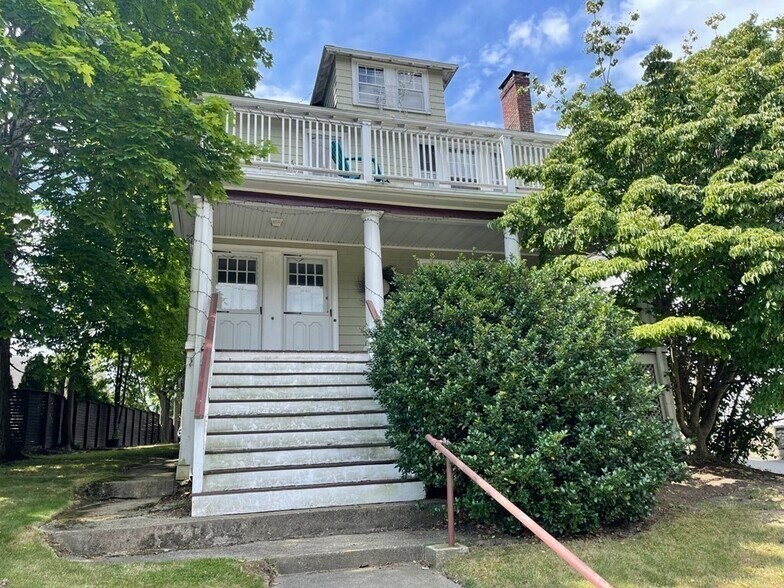 Primary Photo - 2139 Commonwealth Ave
