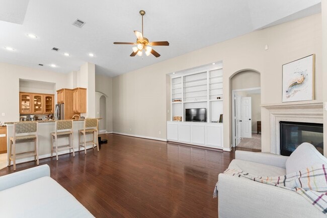 Building Photo - 16131 Woodbend Trail Dr