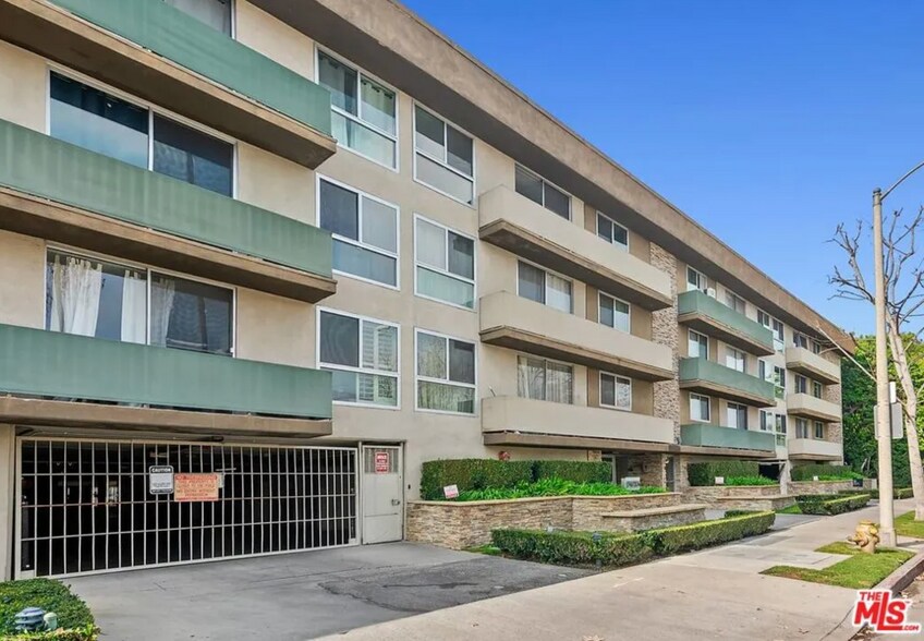 Building Photo - 525 N Sycamore Ave