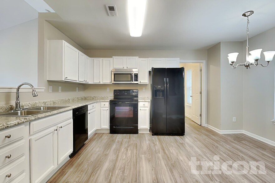 Building Photo - 10207 Green Hedge Ave