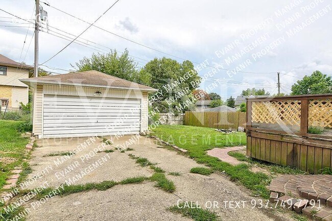 Building Photo - 622 Greenlawn Ave