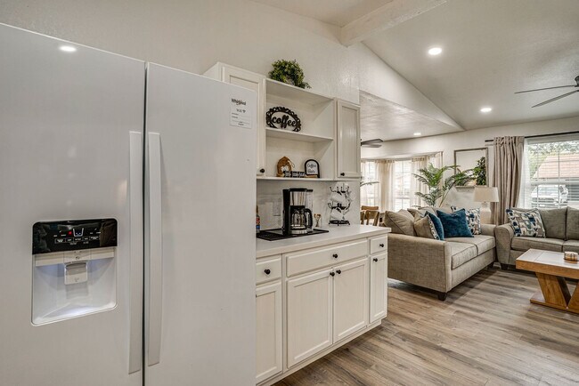 Building Photo - 4211 Coronet Ln