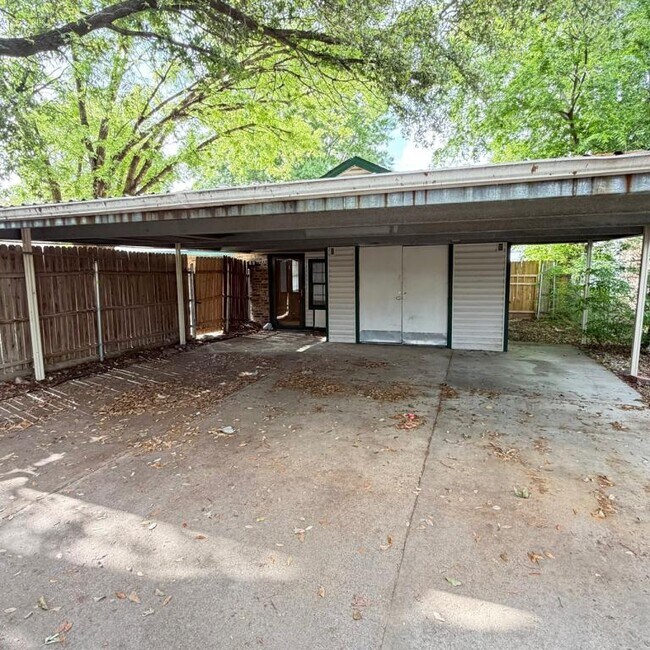 Building Photo - 1721 Brazoria Dr