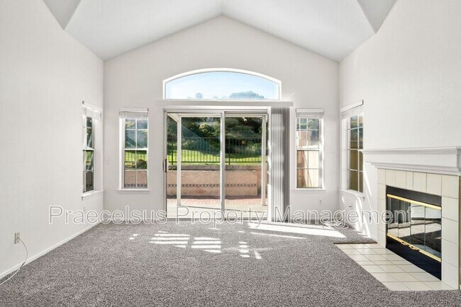 Building Photo - 2394-A Greenbriar Dr