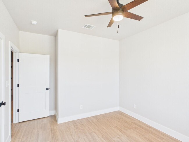Building Photo - 110 Parlin Ln