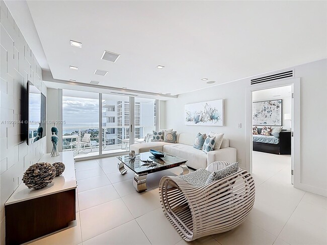 Building Photo - 2715 N Ocean Blvd