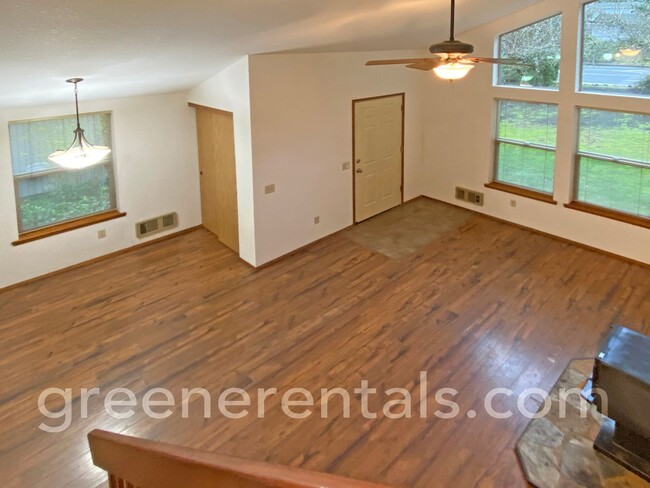 Building Photo - Adorable 2BR 1.75BA Home on Tumwater Hill