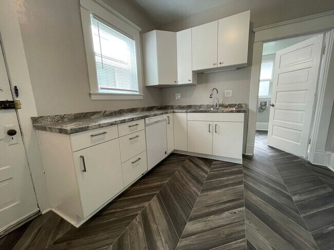 Building Photo - 2421 Rucker- 4 Unit