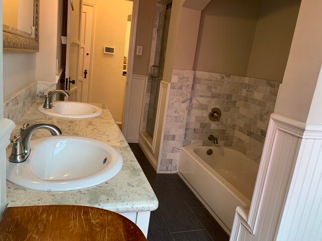 Building Photo - 4222 S Bronson Ave