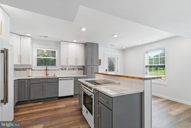 Building Photo - 680 Chestnut Springs Ln