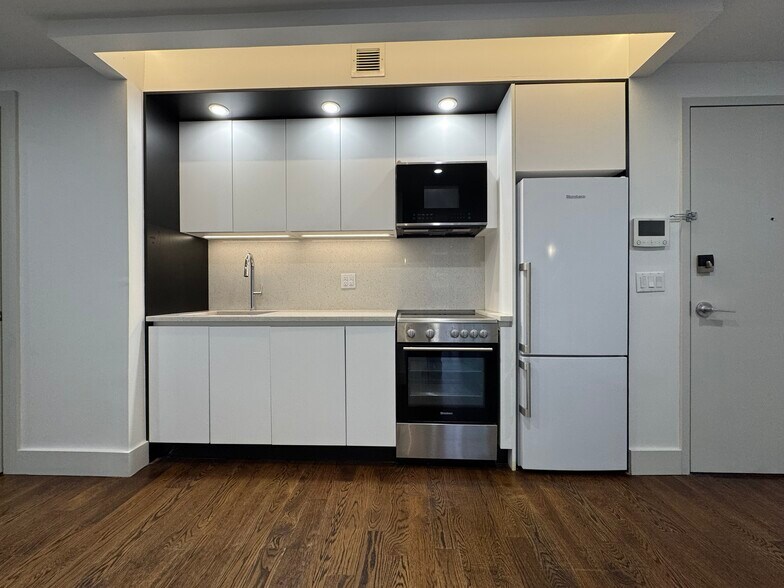 Building Photo - 150 Lenox Rd