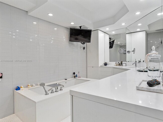 Building Photo - 4000 Island Blvd