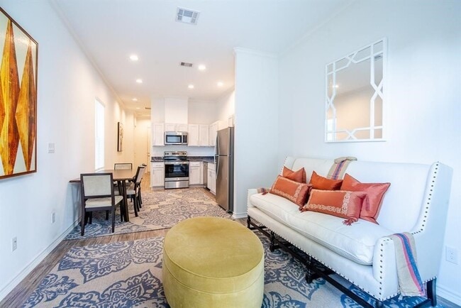 Building Photo - 3253 Real St