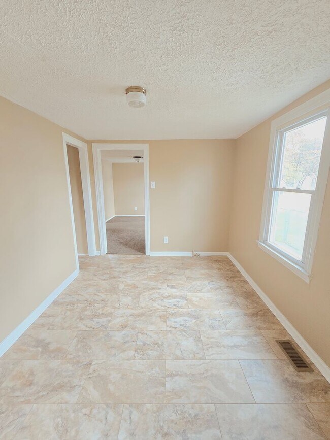 Building Photo - 3211 Dumesnil St