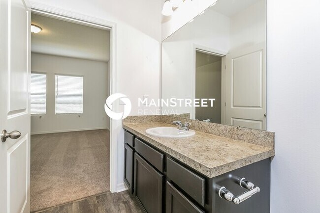 Building Photo - 3 Bedroom Pet-Friendly Home in Haines City, FL with Main Street Renewal