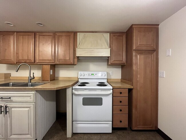 Building Photo - Classic Comfort Meets Modern Style in This...