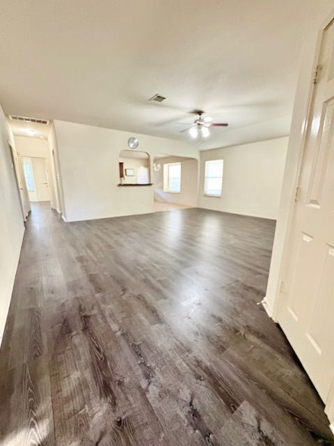 Building Photo - 11124 Friendship Dr