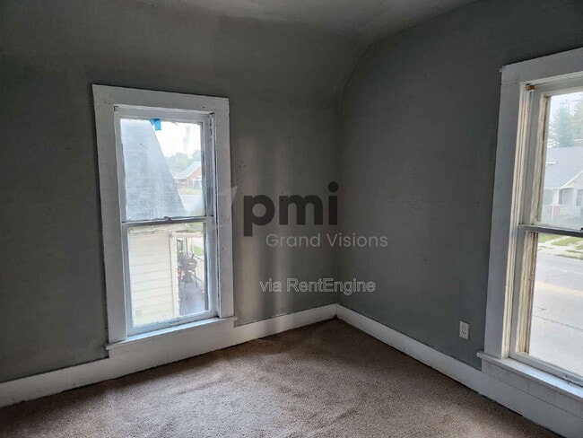 Building Photo - 461 E Garfield Ave