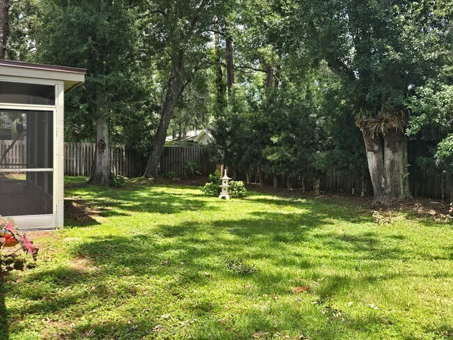 Building Photo - Lovely 4 Bedrooms / 2 Bathrooms / 2-Car Garage
