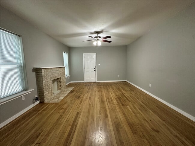 Building Photo - 401 W Saulnier St
