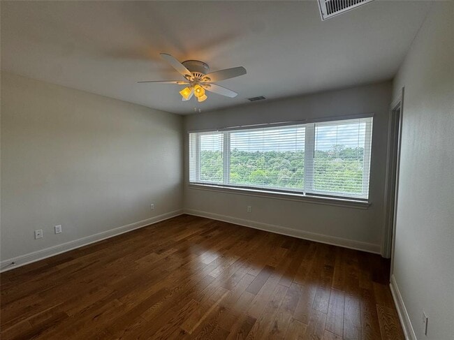 Building Photo - 1216 W 22nd St