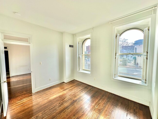 Building Photo - Beautiful Balfour Historic 1 Bedroom Condo 16th & U Street