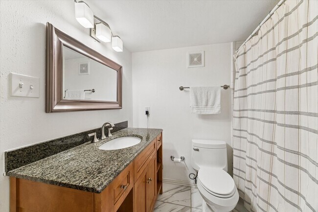 Building Photo - 1601 S Shepherd Dr