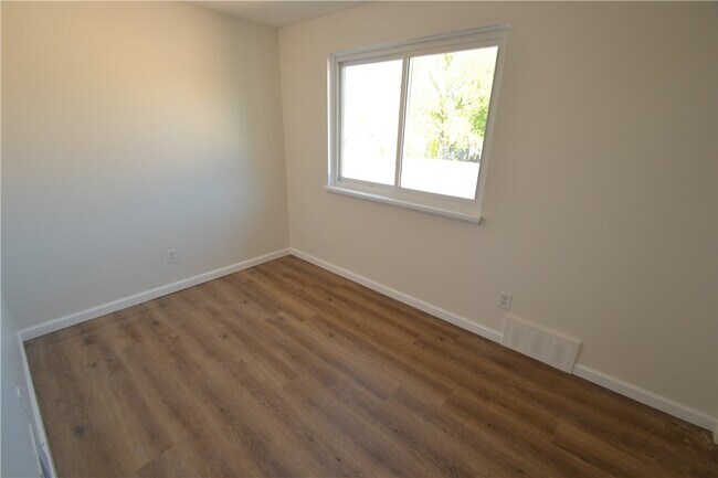 Building Photo - 405 Garfield Ave