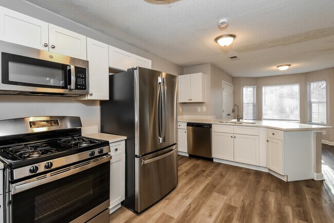 Building Photo - 1365 Lywellen Ct